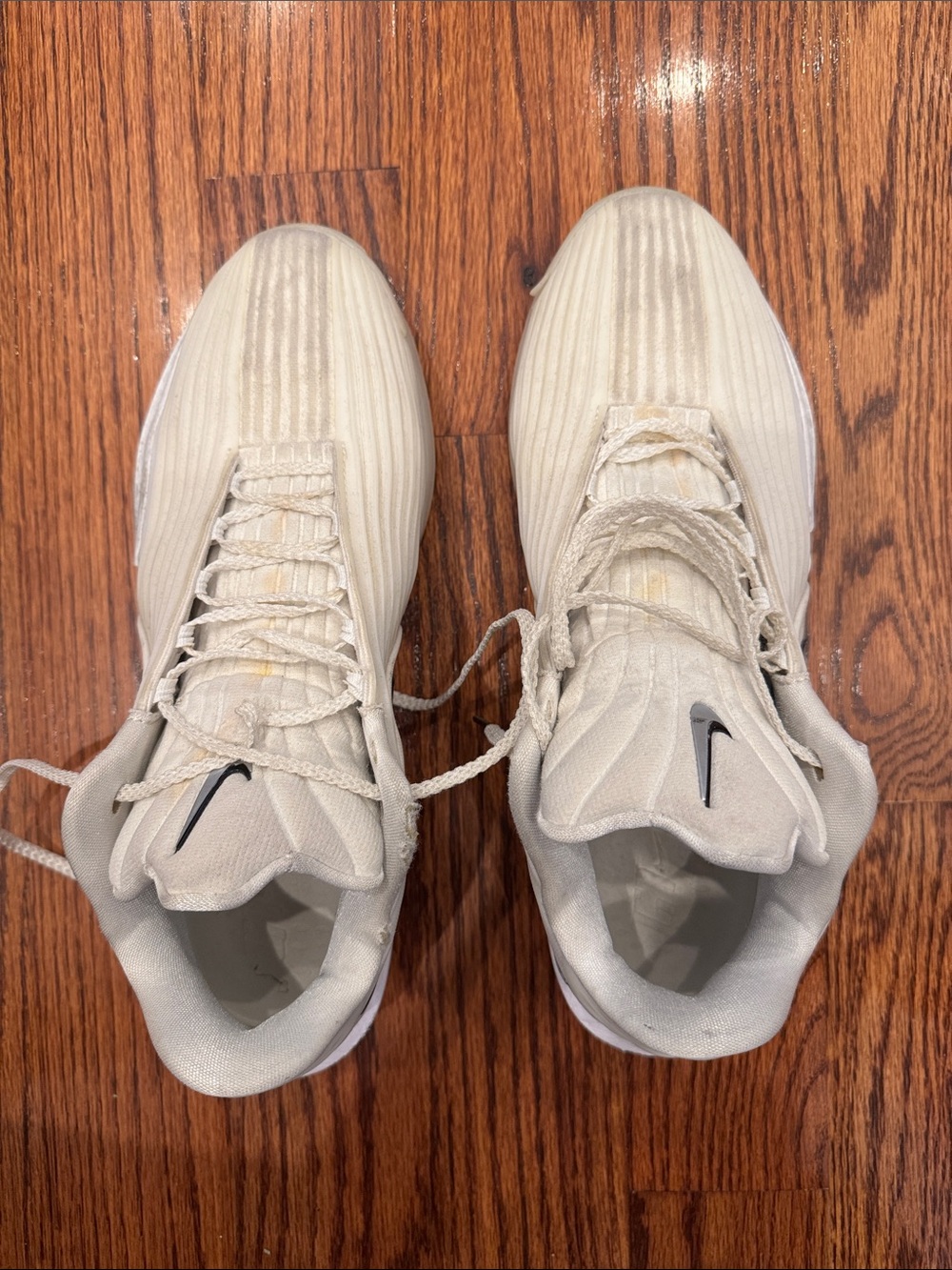 Nike Men’s Sneakers in Cream with Black Swoosh